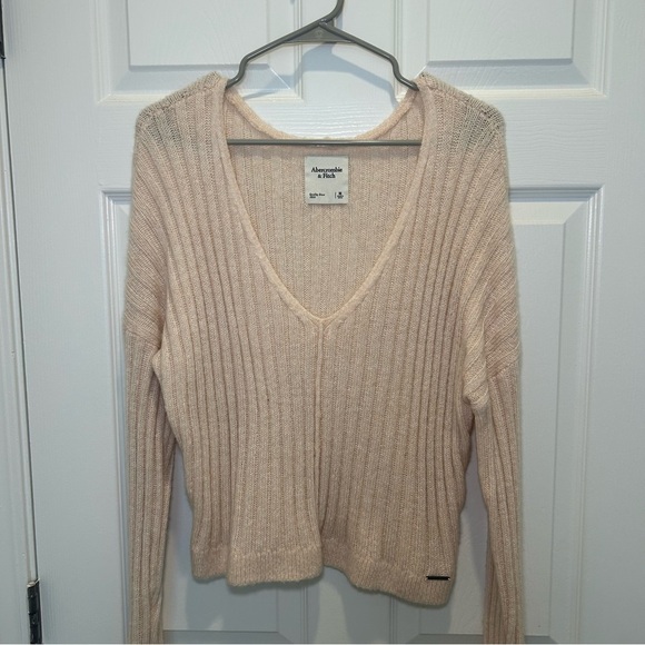 Abercrombie & Fitch Women's Blush Pink V-Neck Sweater - Picture 1 of 4